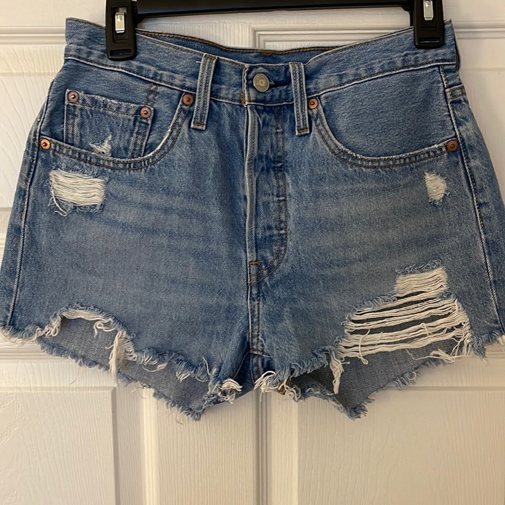 Levi cut off shorts